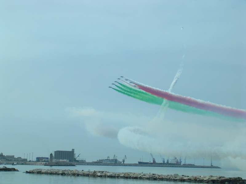 Frecce tricolori a Bari 8-5-2003 ter