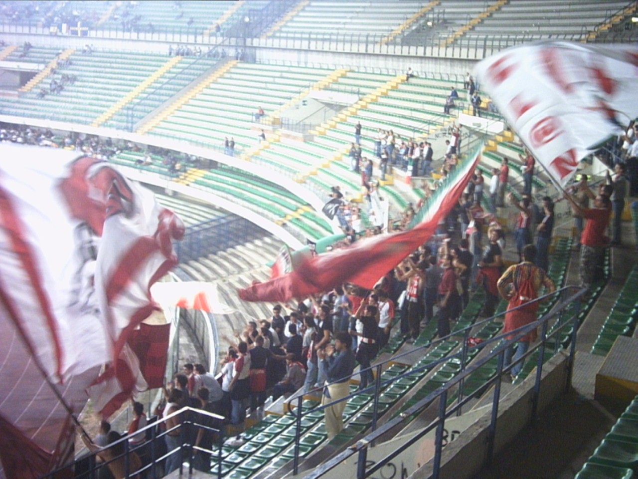 Bandieroni in azione a Verona 03-04