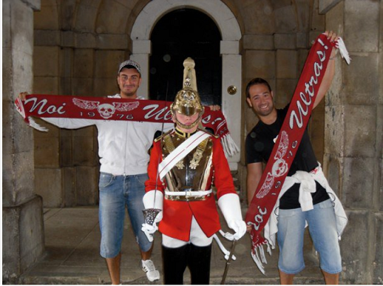 Piero e Luigi con guardia a Londra