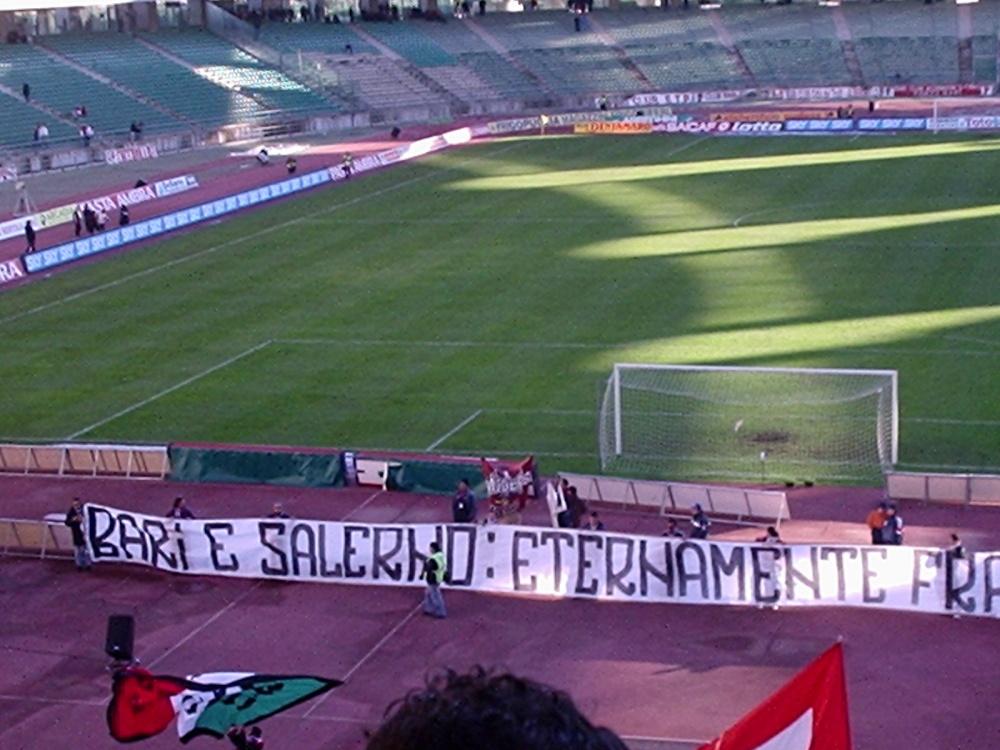 Bari - Salernitana (Striscione Salernitani)