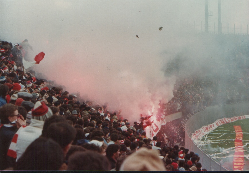 Forse Bari-Cesena 89-90 "Commando Ultrà Curva Nord" dei leccesi